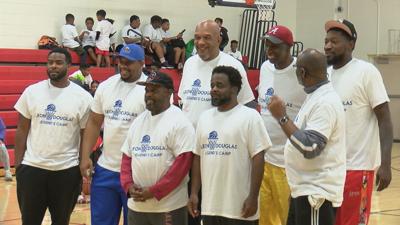 Leon Douglas hosts basketball camp