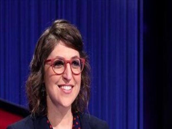 Mayim Bialik Ken Jennings To Split Jeopardy Hosting Duties In 21 News Waaytv Com