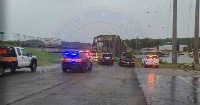 1 dead after car hydroplanes into Shoal Creek in Lauderdale County