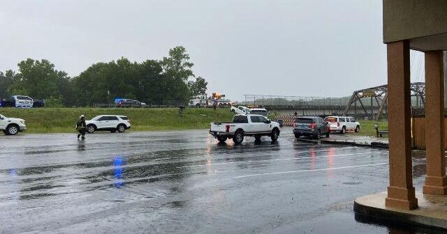 1 dead after vehicle hydroplanes into Shoal Creek in Lauderdale County