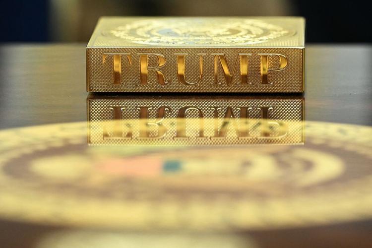 Flags, figurines and gold everywhere: Trump transforms the Oval Office into a gilded gallery