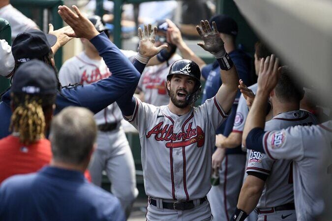 Braves walk off with 2-0 NL lead
