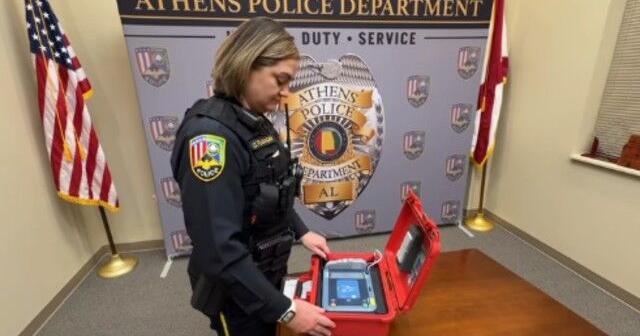 Athens Police purchase 10 new AEDs