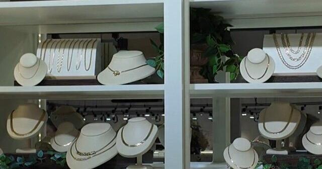 Gold prices skyrocketing, affecting Valentine's Day jewelry sales in North Alabama