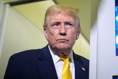 Trump renews effort to block states from regulating AI, raising alarms about safety