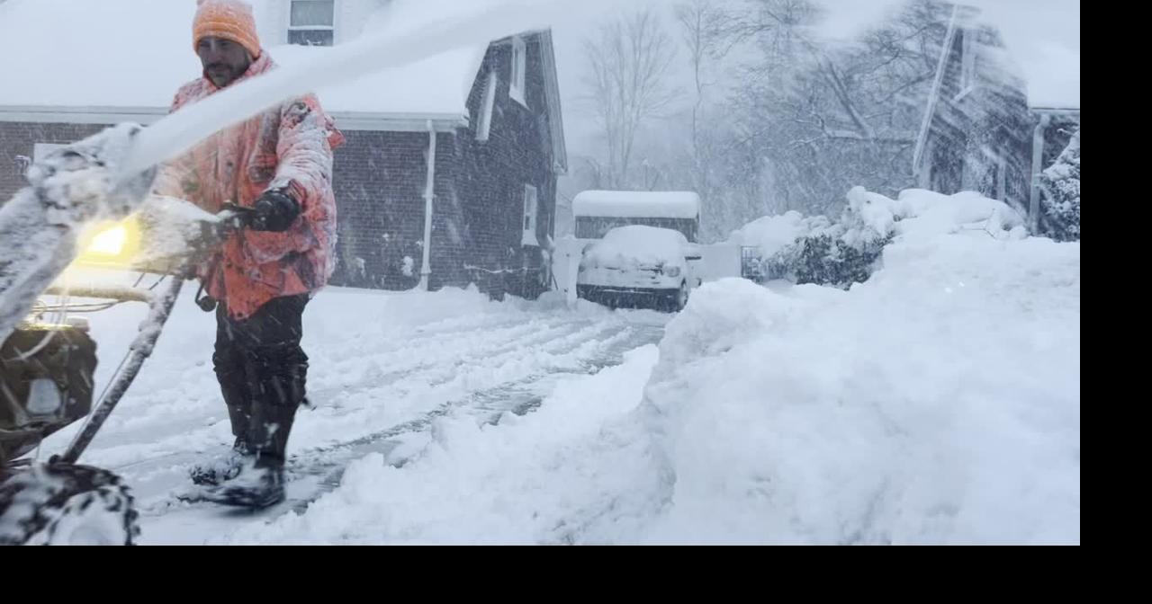 RAW VIDEO Residents clear heavy snowfall in Erie, Pennsylvania Video