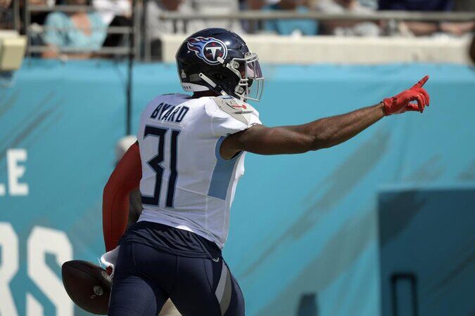 Tennessee Titans safety Kevin Byard (31) works against the