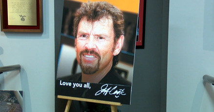 'Alabama' band member Teddy Gentry shares memories of lifelong friend and bandmate, Jeff Cook | News | waaytv.com