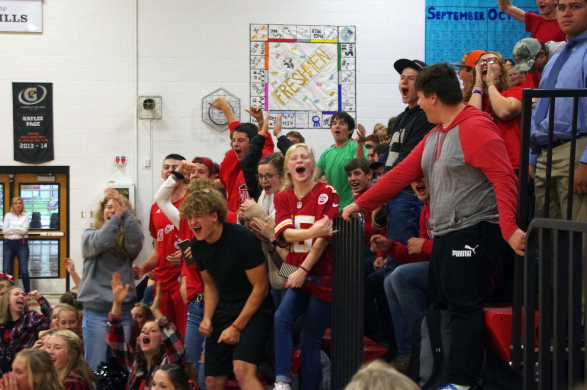 cheering.jpg