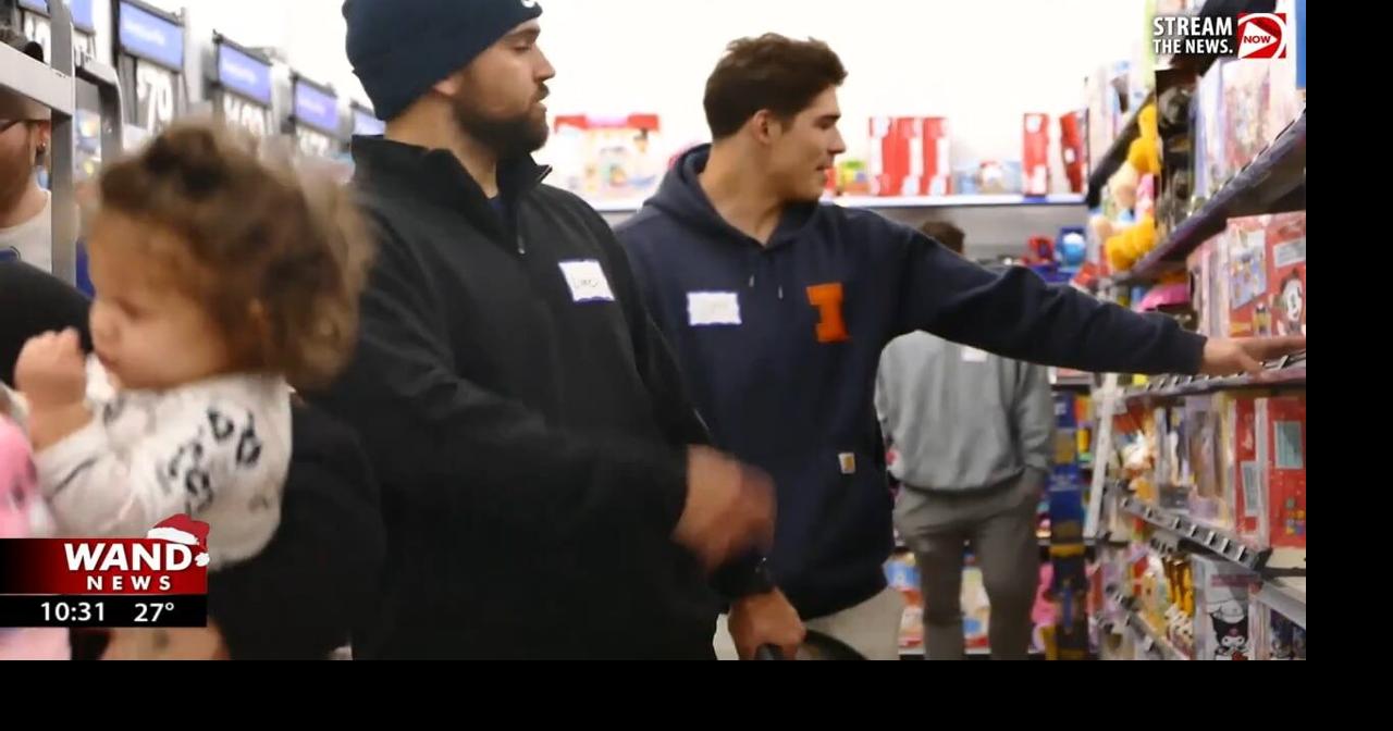 Illinois football spreading holiday cheer with shopping spree for teen moms