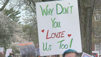 Non-tenure faculty strike at U of I