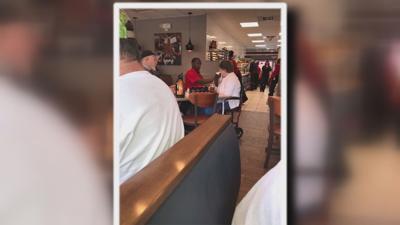 IHOP server earns online praise