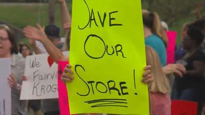 Frequent shoppers protest Fairview Plaza Kroger closing