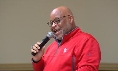 Cardinals broadcaster Mike Claiborne visits Decatur