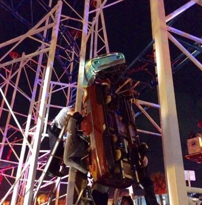 Roller coaster derails; 6 to hospital