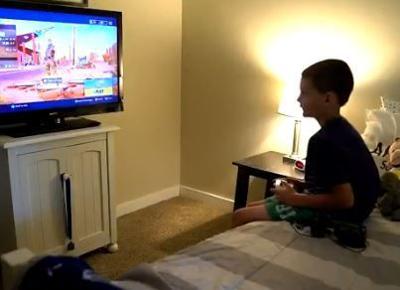 Fortnite players convince child to give mother's information