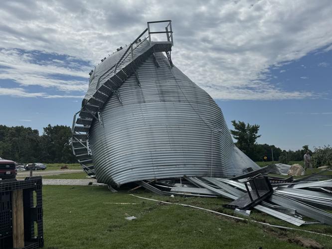 Silo destroyed at Beecher City farm