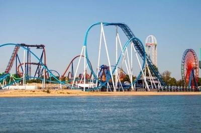 Thrill seekers left stuck when theme park lost power