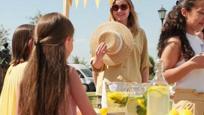 Kids at lemonade stand