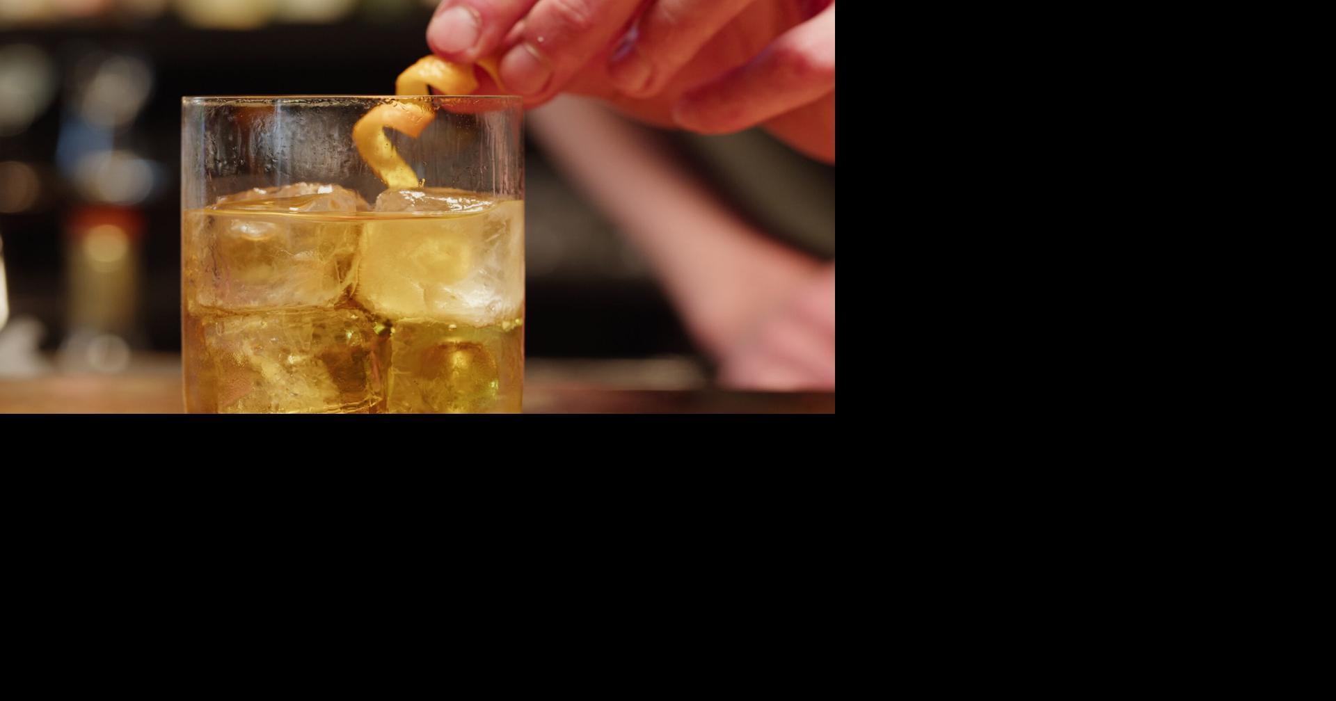 Cocktails to-go could be made permanent in Illinois under new bill provision