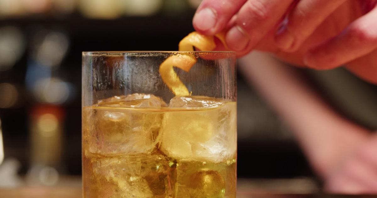 Cocktails to-go could be made permanent in Illinois under new bill provision
