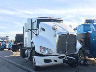 8 vehicles involved in two interstate crashes