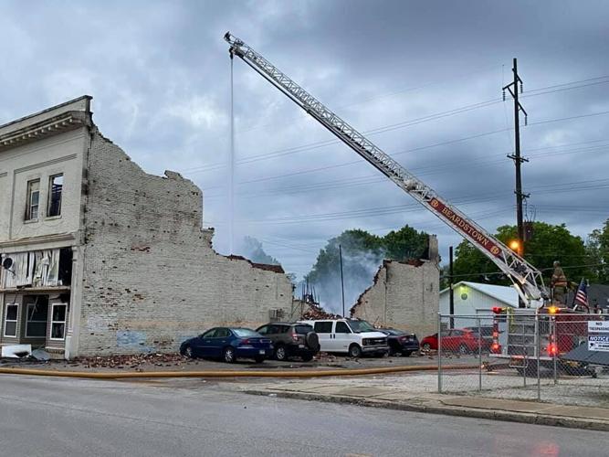 3 firefighters, 1 resident hurt in Beardstown apartment fire Top