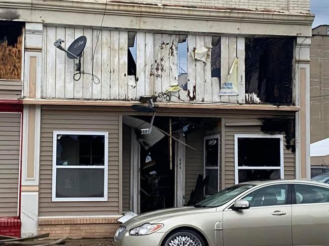 3 firefighters, 1 resident hurt in Beardstown apartment fire Top