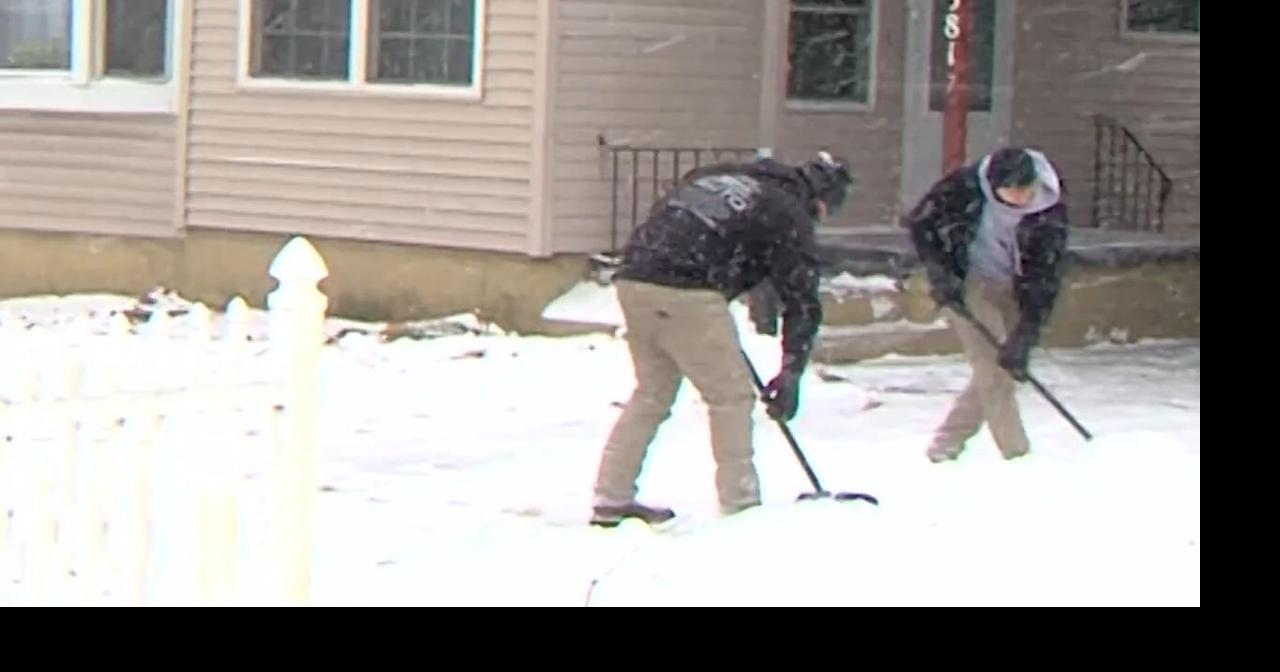 Teenager's free snow shoveling brings smiles to Decatur neighbors