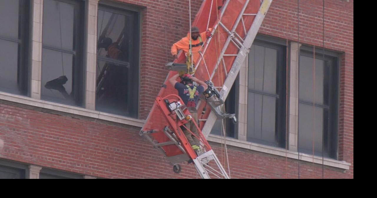 2 window washers rescued from downtown Louisville building after scaffolding gives way 80 feet up