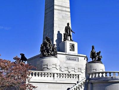 Ceremonies mark 150 years since Lincoln's death, tomb gets unflattering critique