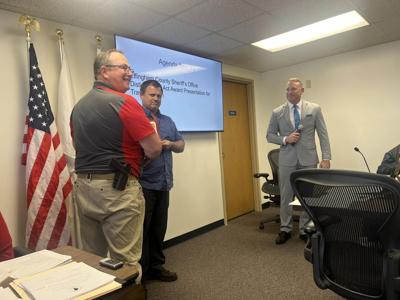 Effingham County Sheriff’s Office recognizes man with Distinguished Act Award