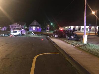 Police car chase leads to crash in Decatur