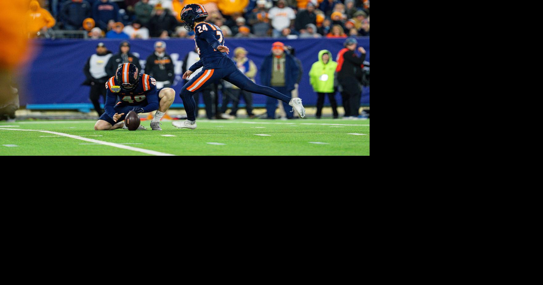 Illinois kicker David Olano enters transfer portal following bowl game