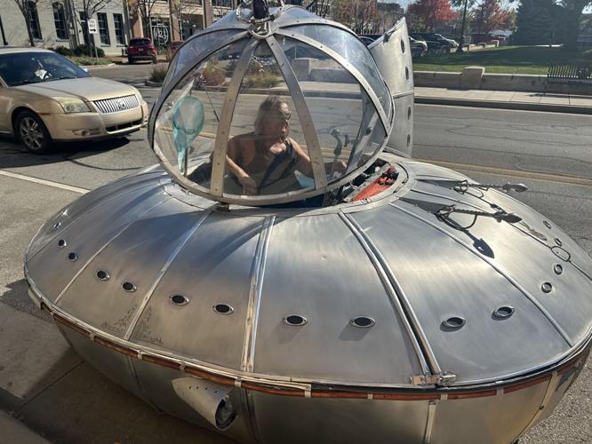 Steve Anderson - flying saucer car