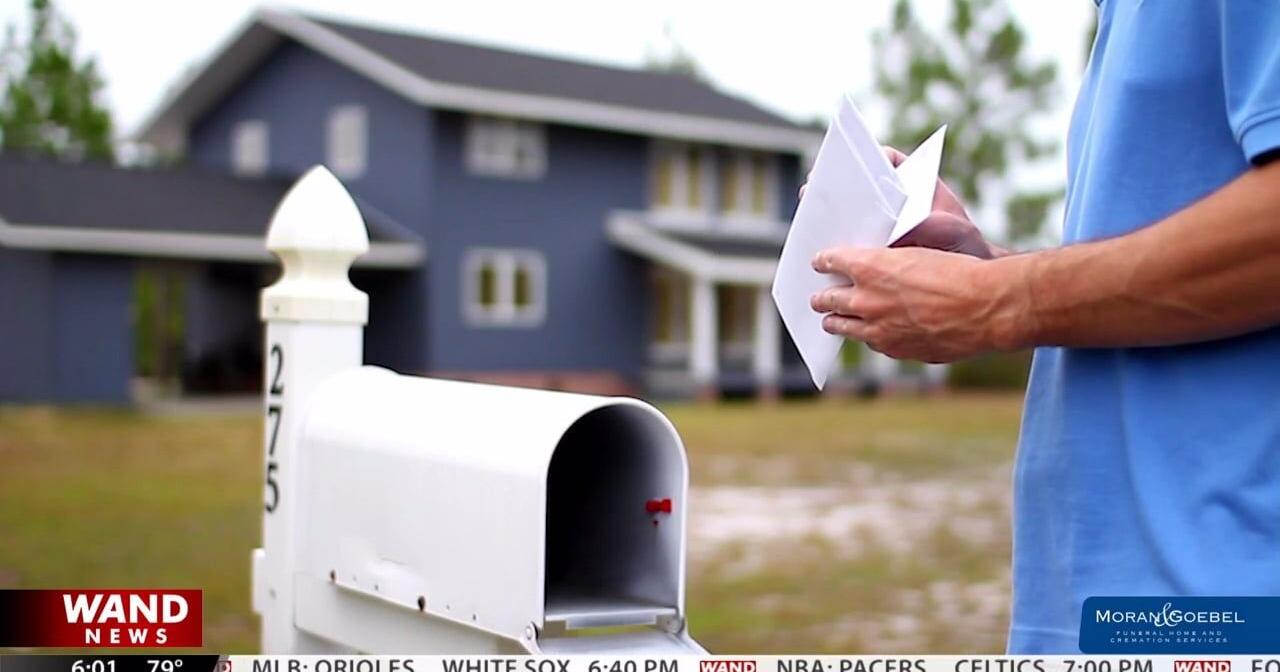 Duckworth calls on the President to replace USPS board - Vimarsana News