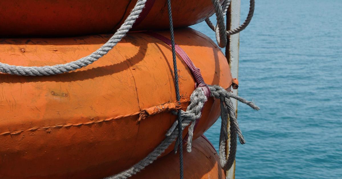 Survivors of plane crash off Florida were on a life raft for hours with ...