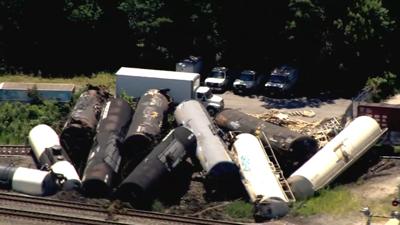 Officials evacuate area after train derails in suburban Chicago