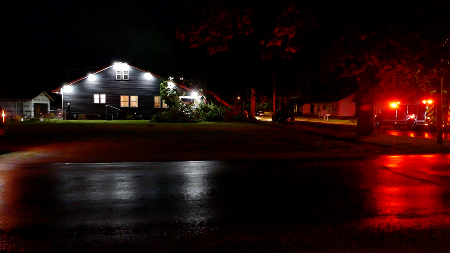 Cerro Gordo tree vs house Jefferson St 2.png