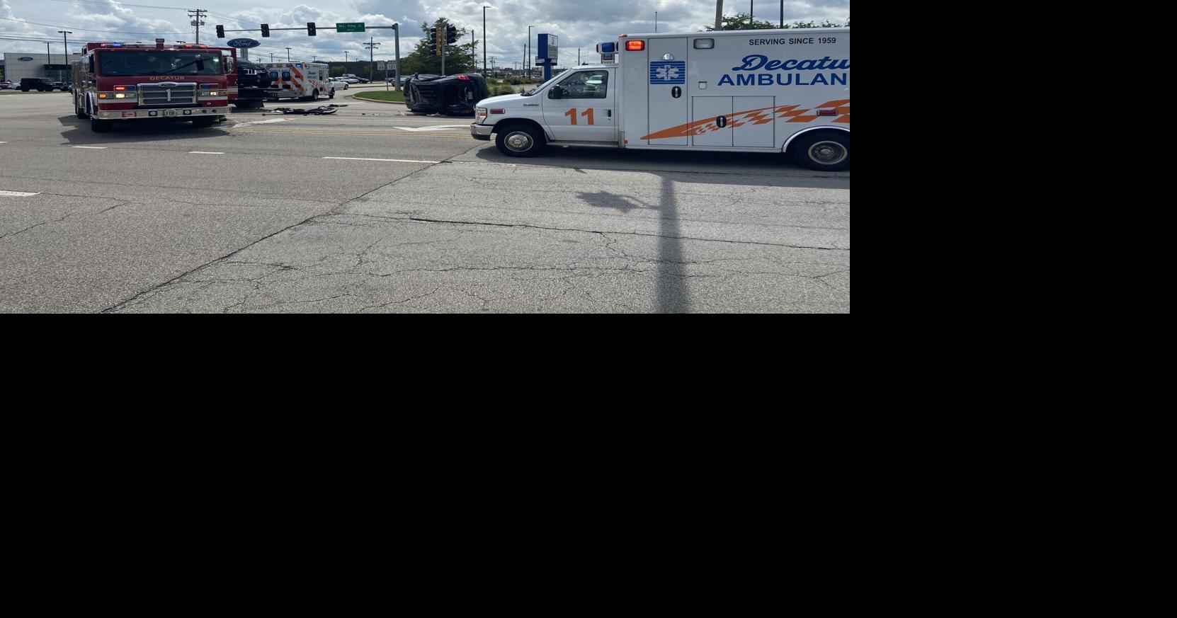 Multivehicle car crash on Pershing road and MLK drive in Decatur Top