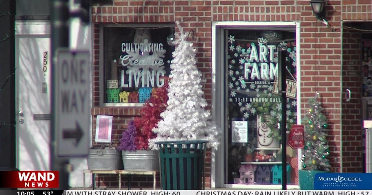 Christmas rush brings jolly business to downtown Decatur | Videos ...