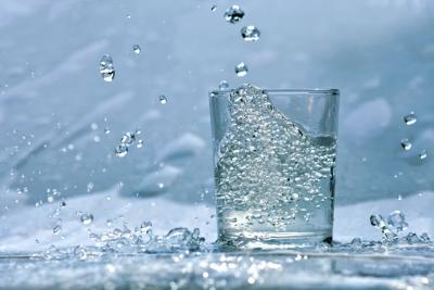 Splashing water from glass