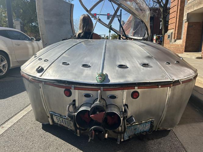 Steve Anderson - flying saucer car