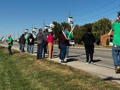 AFSCME members picket IDOC conditions across the state
