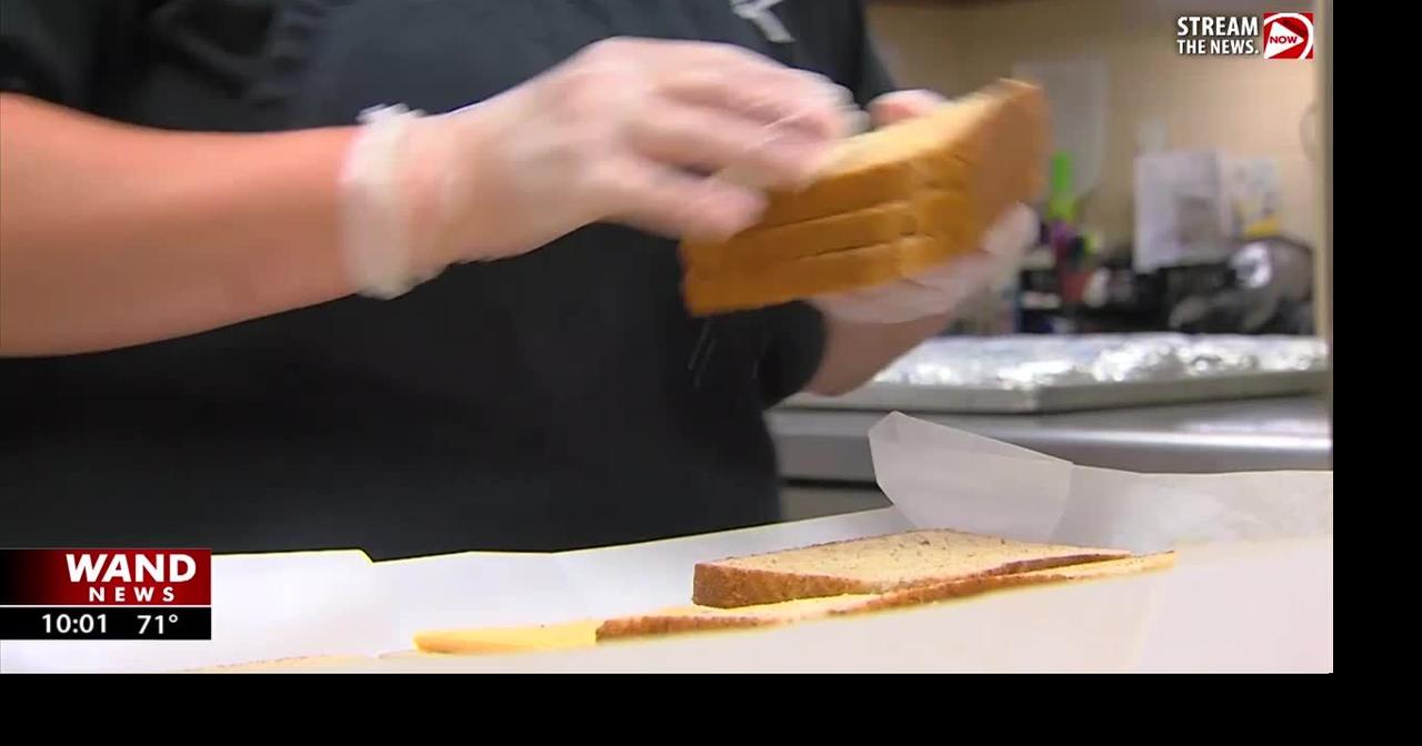 Illinois lawmakers push to phase out ultra-processed foods in school cafeterias