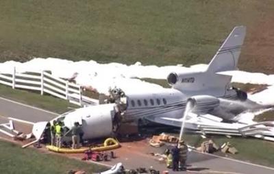 Pilots killed in airport jet crash