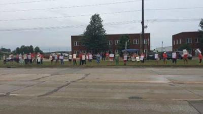 Effingham teachers push for negotiations with district