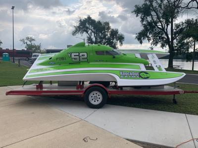 Power racing boat
