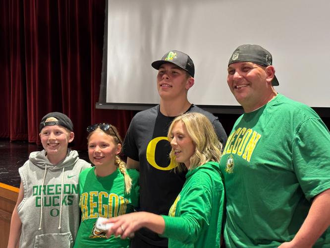 SJO's Cam Wagner, 4-star recruit, announces commitment to Oregon for football