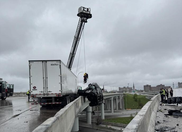Firefighters rescued driver on Kennedy Bridge